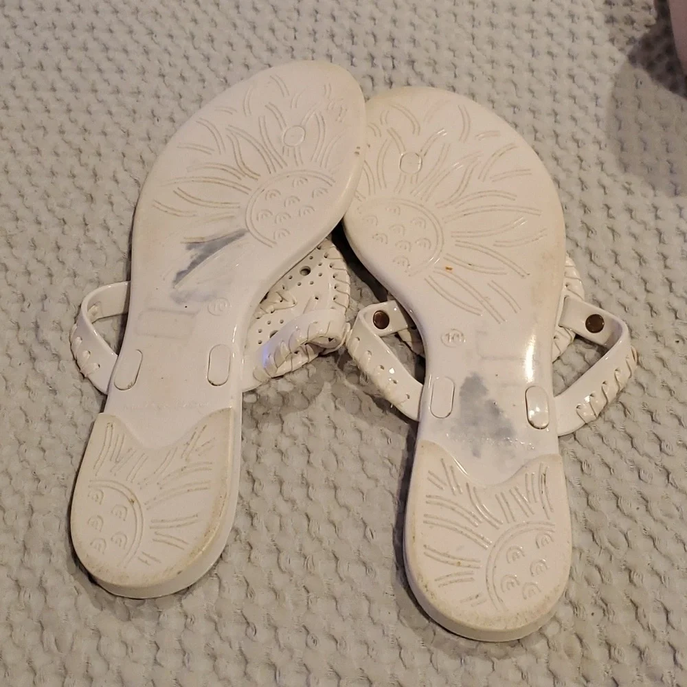 Jack Rogers white sandals w/ iconic circular vamp feature. Size 10 (#14)
